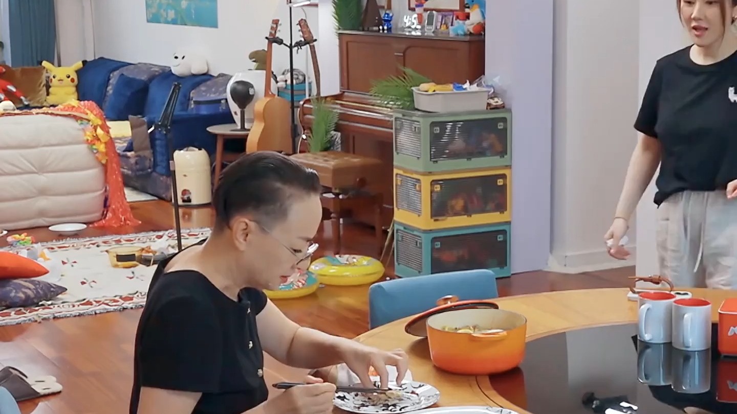 宋丹丹到儿子家过除夕，巴图住200平房子很空荡，博谷很孝顺婆婆