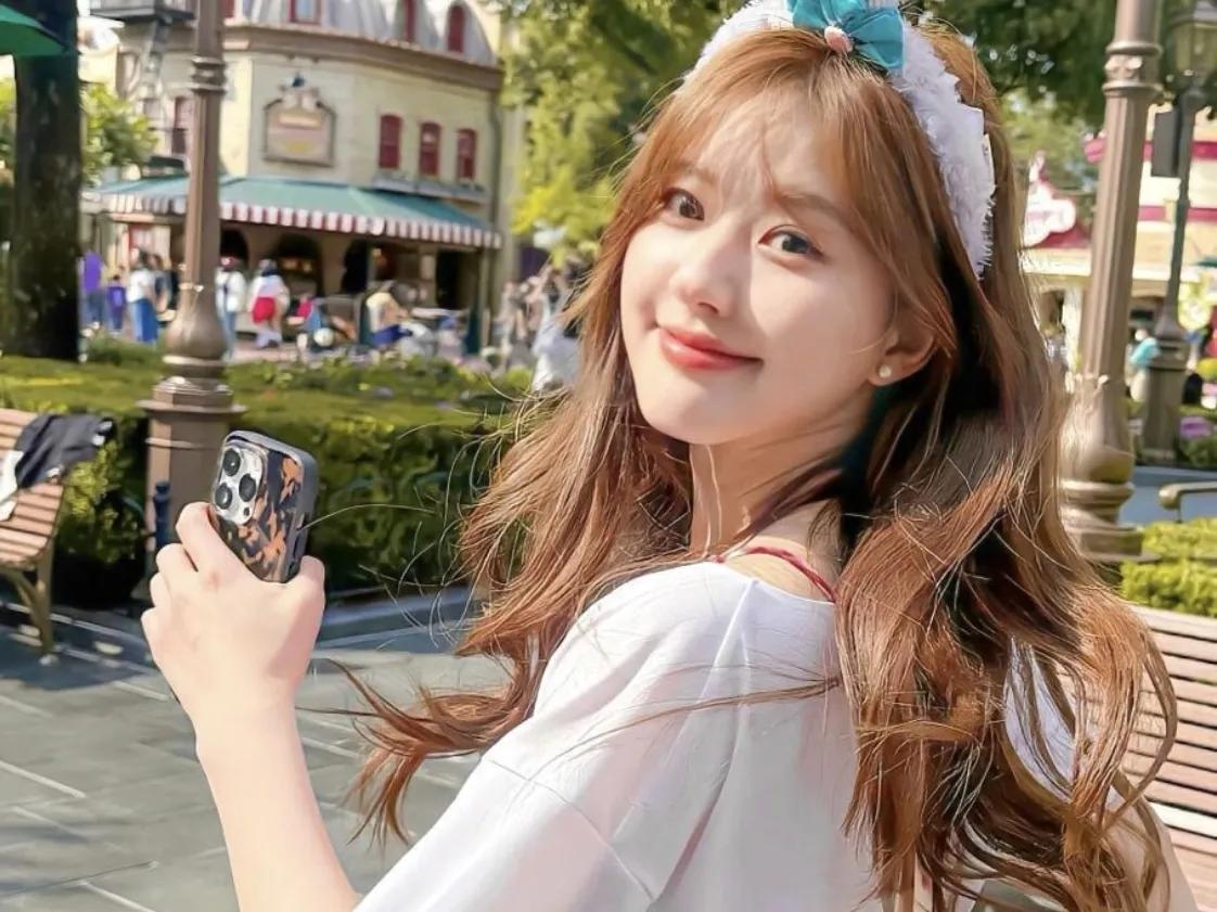 热搜爆了！赵露思直播“退圈发言”太刚了，获于正力挺