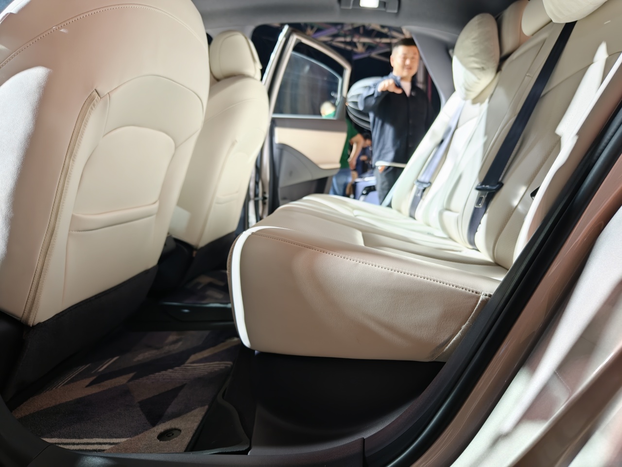 东风日产N6标配20度大电池,10万长续航插混要变天了