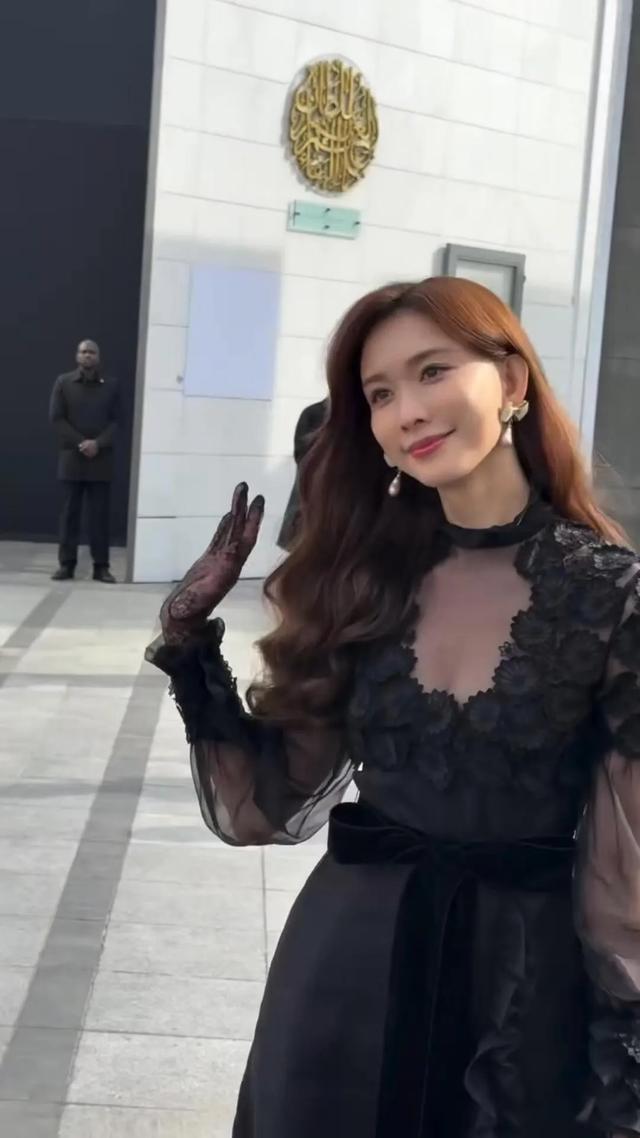 50岁的林志玲,看得见的高度自律!