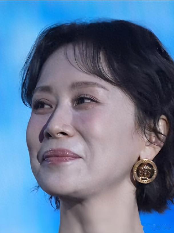 48岁海清：低调嫁圈外丈夫，恩爱24年无绯闻，儿子才是最大的牵挂