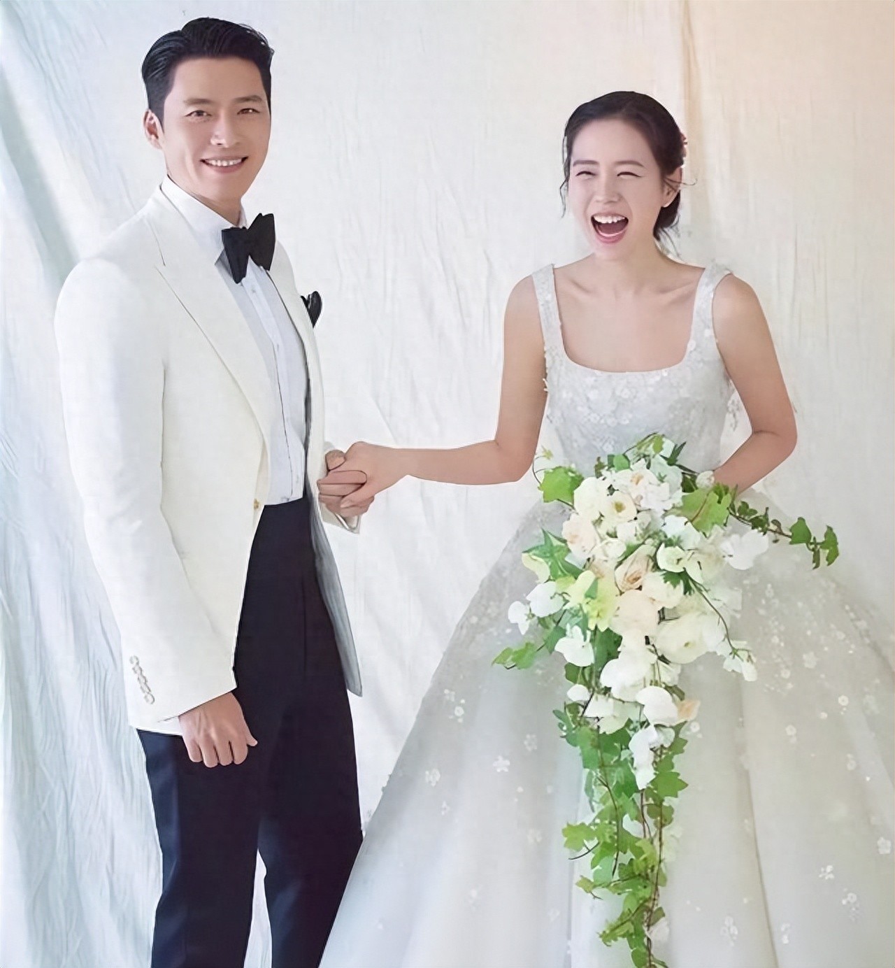 孙艺珍拿奖后和老公晒自拍!身材干瘪玄彬梳大背头,称像飘在云端