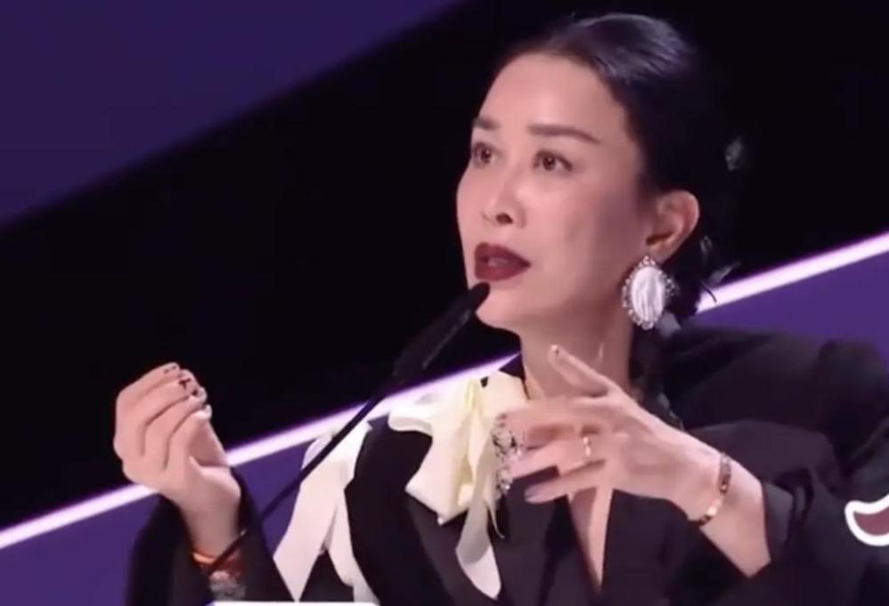 出轨风波真相大白3个月，那英近况曝出，事实证明，马伊琍说对了