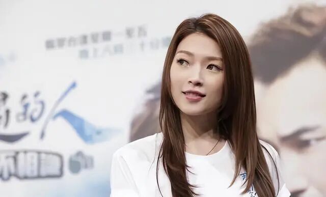 16岁已是人间尤物,被传4年换19个男人,如今结婚生子很幸福