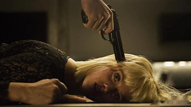 2025最新悬疑大片！IMDB高达8.8，金刚狼编剧执导守望者主角领衔