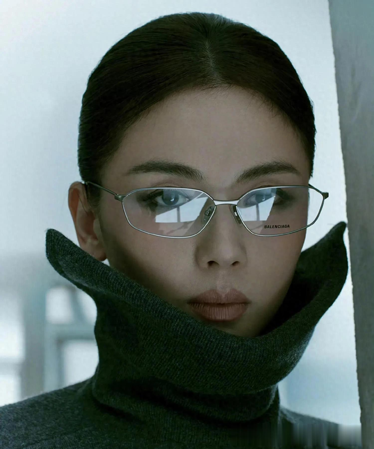 一下子都没认出来这竟然是刘涛，这妆这眼神好适合演杀手