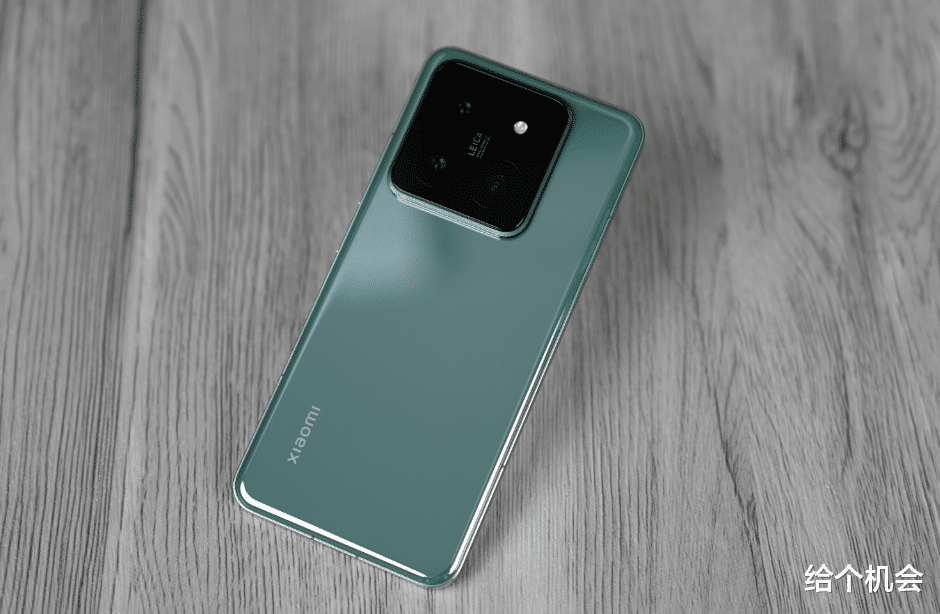 小屏旗艦手機價格“雪崩”，從4299元跌至2464元， 太刺激了