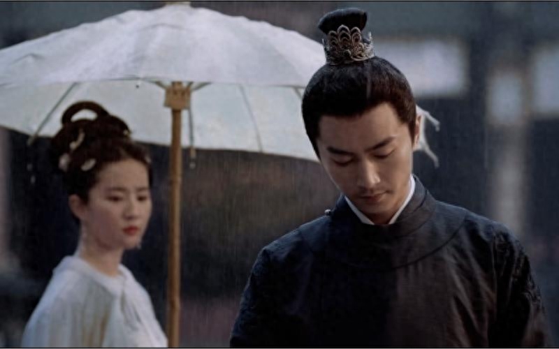 陈晓线下宣传新剧，面黄肌瘦满口黄牙太显老，网友：陈妍希离对了