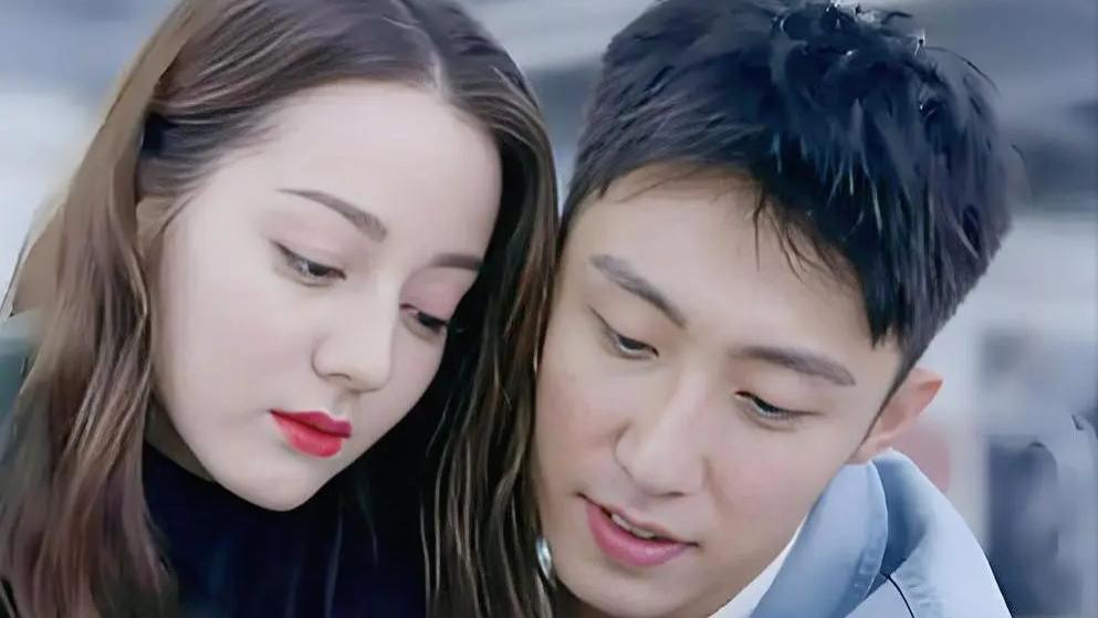 黄景瑜前妻又开炮！称男方有X病，与顶流有孩子，演红海时资料造假