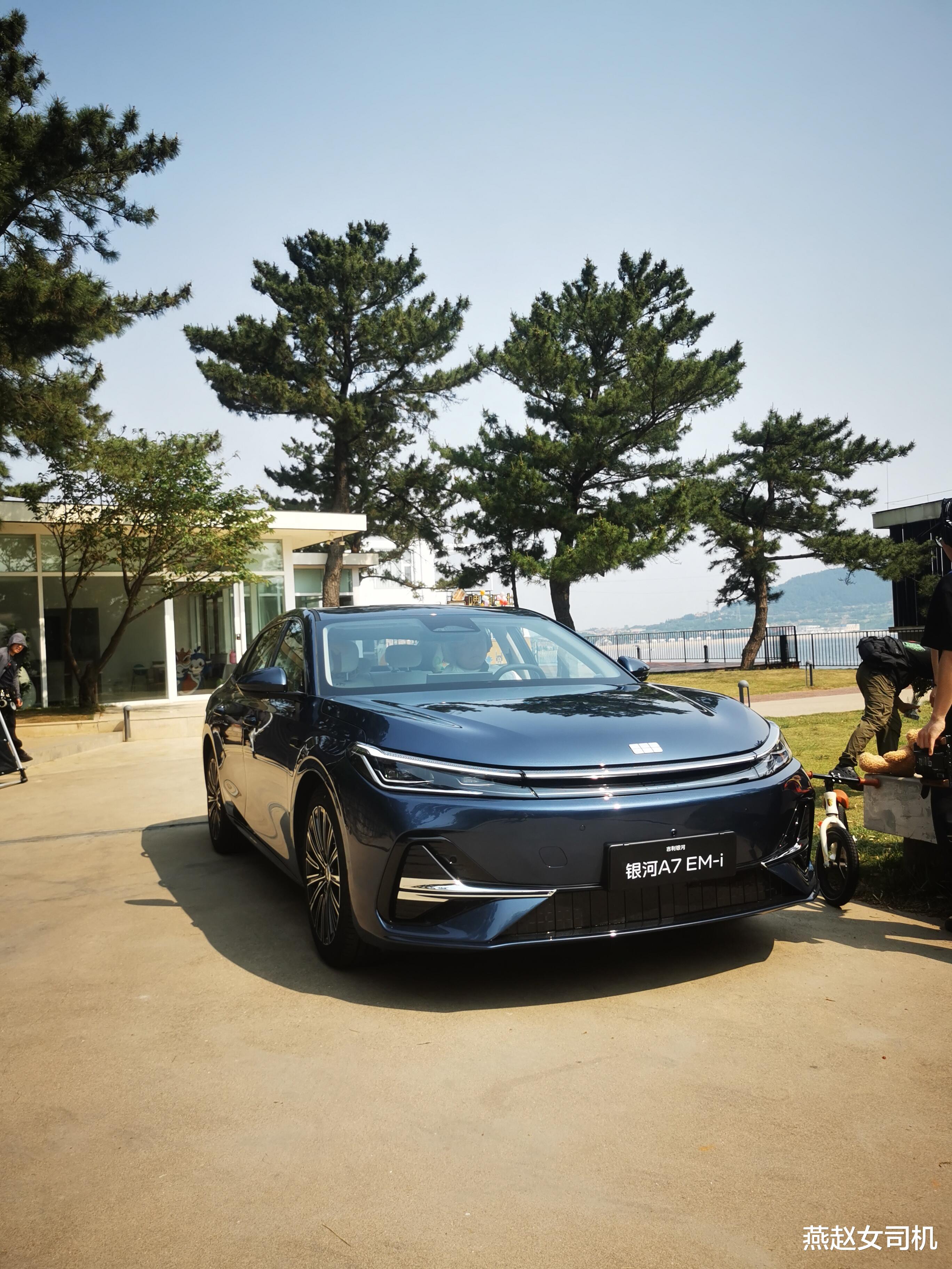 吉利银河A7实车现身，大过秦L+电子怀挡，油耗2L级/续航超2100km