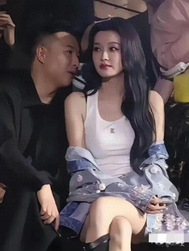 太吓人了,孙怡在外面还是注意点,你看旁边大哥的眼神