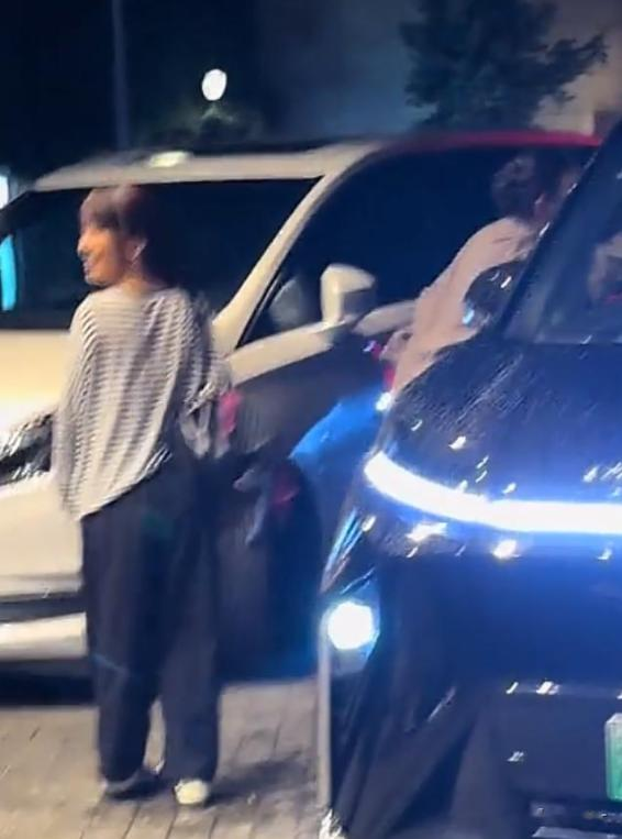 黄渤深夜聚餐，和雷佳音倪妮喝到凌晨1点，倪妮素颜送别真性情！