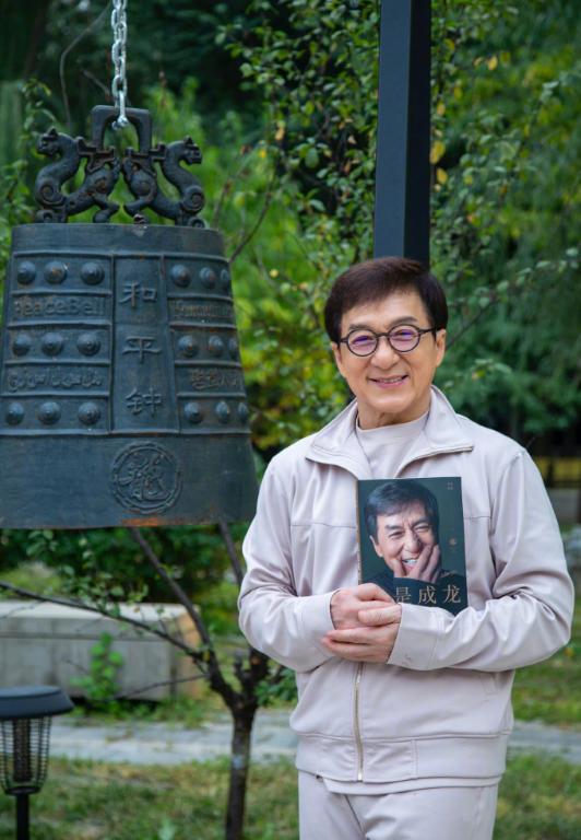 成龙女儿吴卓林网络直播？妈妈吴绮莉发声澄清：那些都是假的