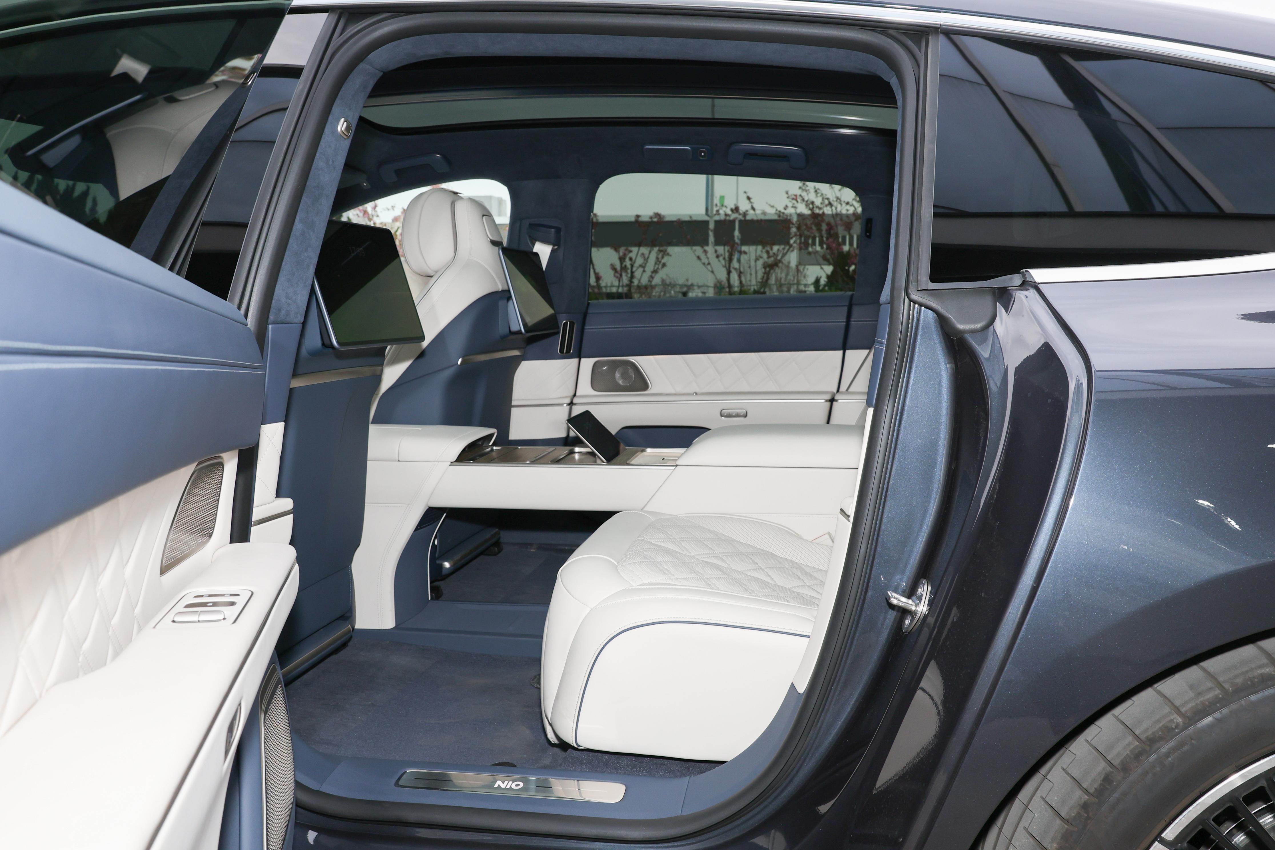 挑战BBA！长5.3米+4座，配线控转向、后轮转向和全主动悬架