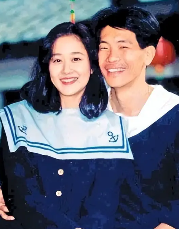 结婚10年被丈夫绿8次！最后出轨蒋勤勤，43岁留下7字遗言自杀