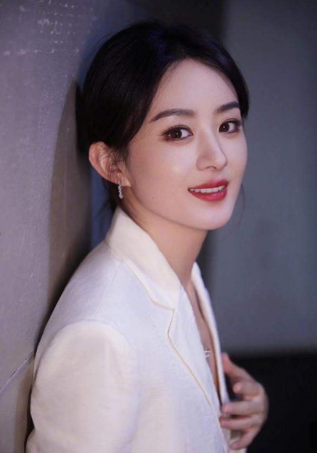 好事将近?周放生日祝福“暗藏玄机”,赵丽颖真被求婚了?