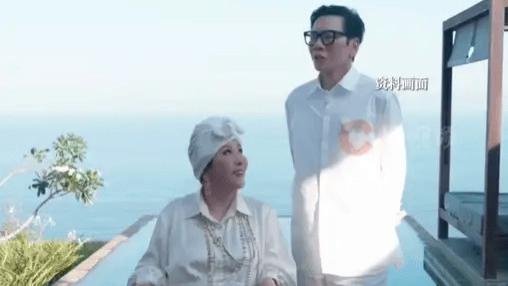 向华强谈45年婚姻：目中无美女，每天相处20小时不腻