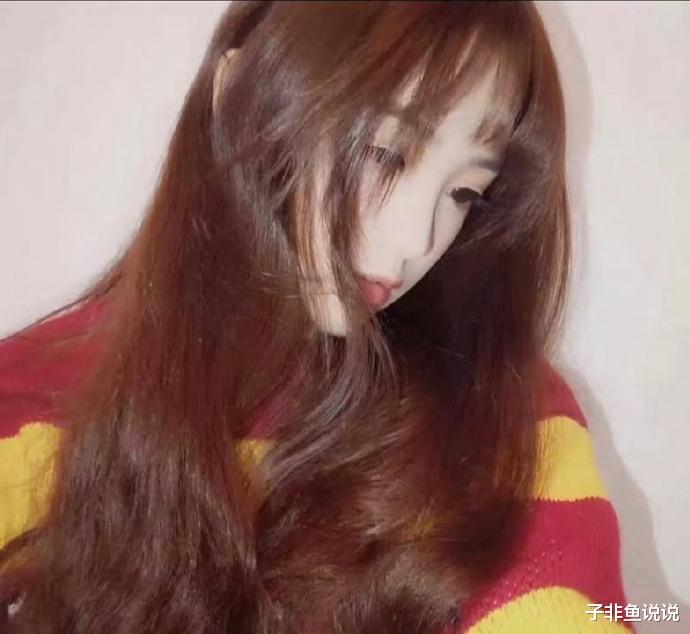 内娱真姐系天菜觉醒!田曦薇18岁眼神杀,甜妹脸御姐魂的核武器