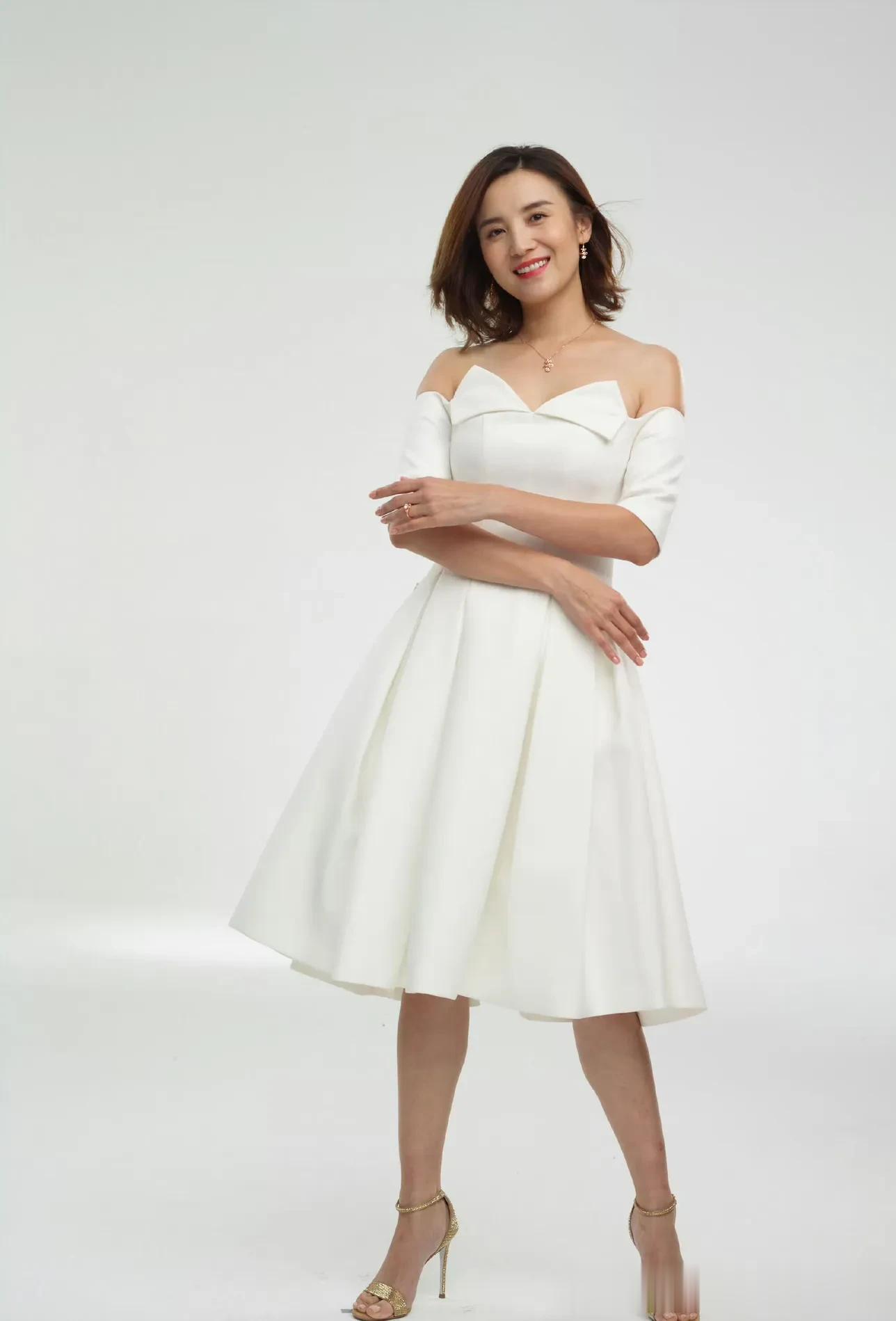 宋佳，棚拍生图皮肤好黄