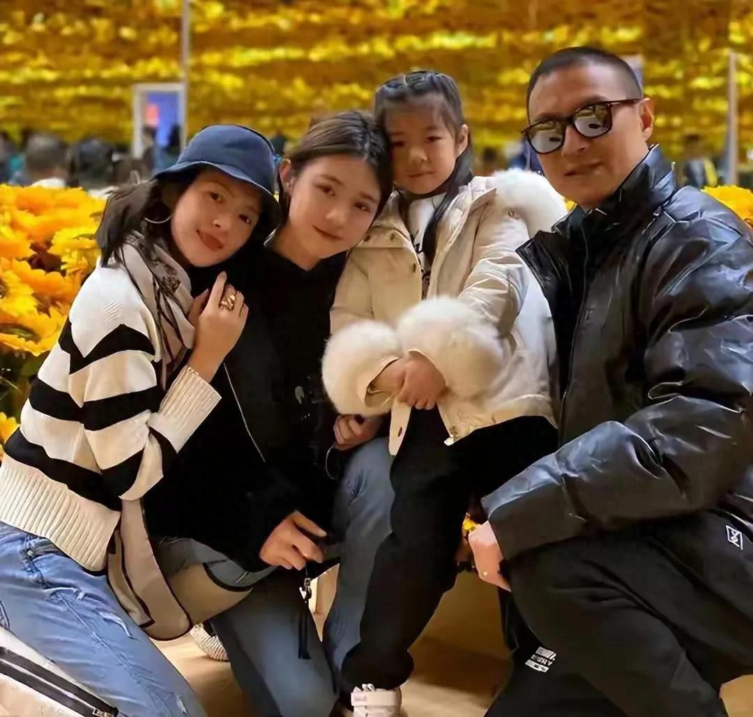 女儿一句话让章子怡当场泪崩:离婚两年,谁在真心养孩子一目了然