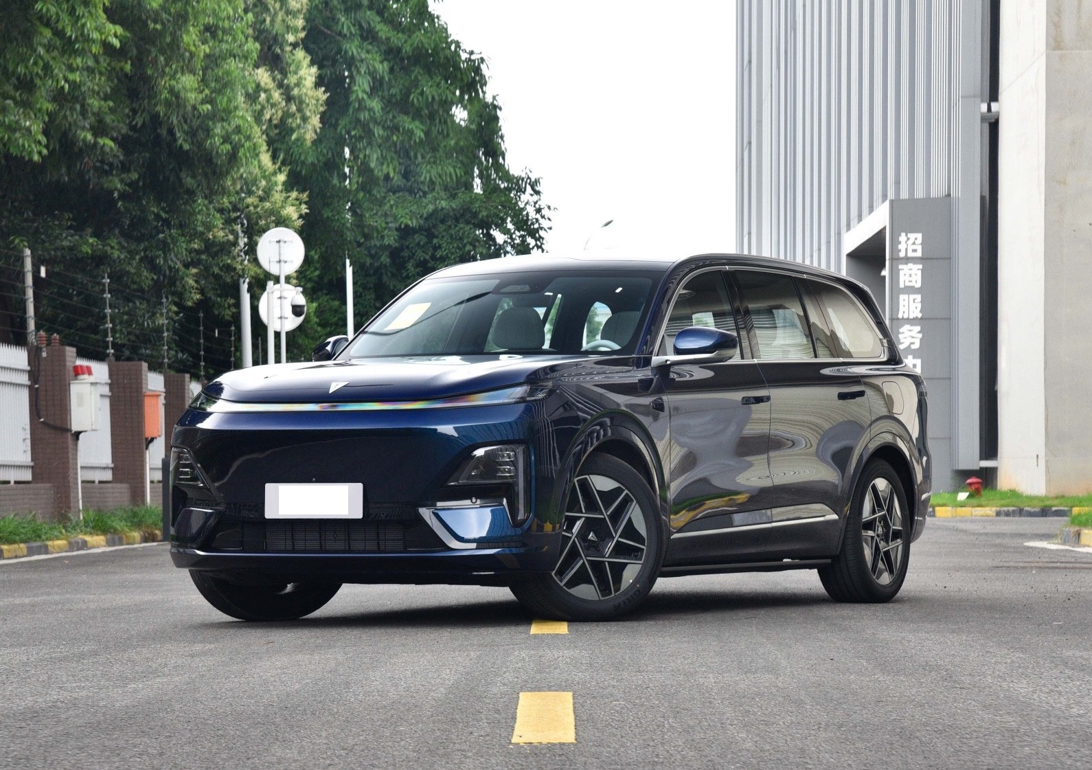 深蓝全新大型SUV上市，不足24万起可选增程/纯电动力，车长超5米2