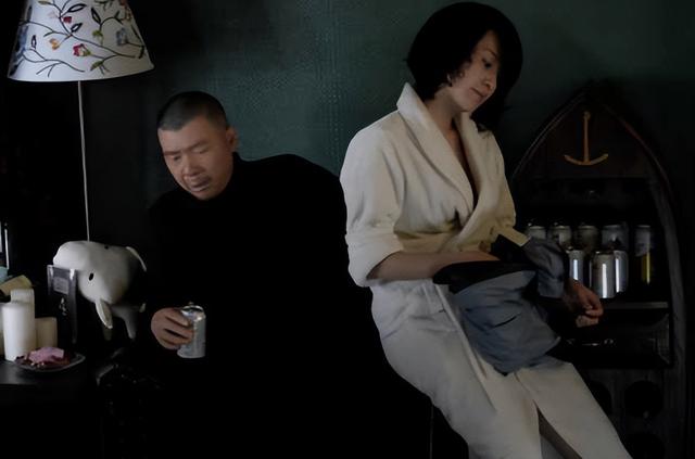 她一生 “风流成性、老少通吃”，撩汉无数，现如今56岁却依旧单身