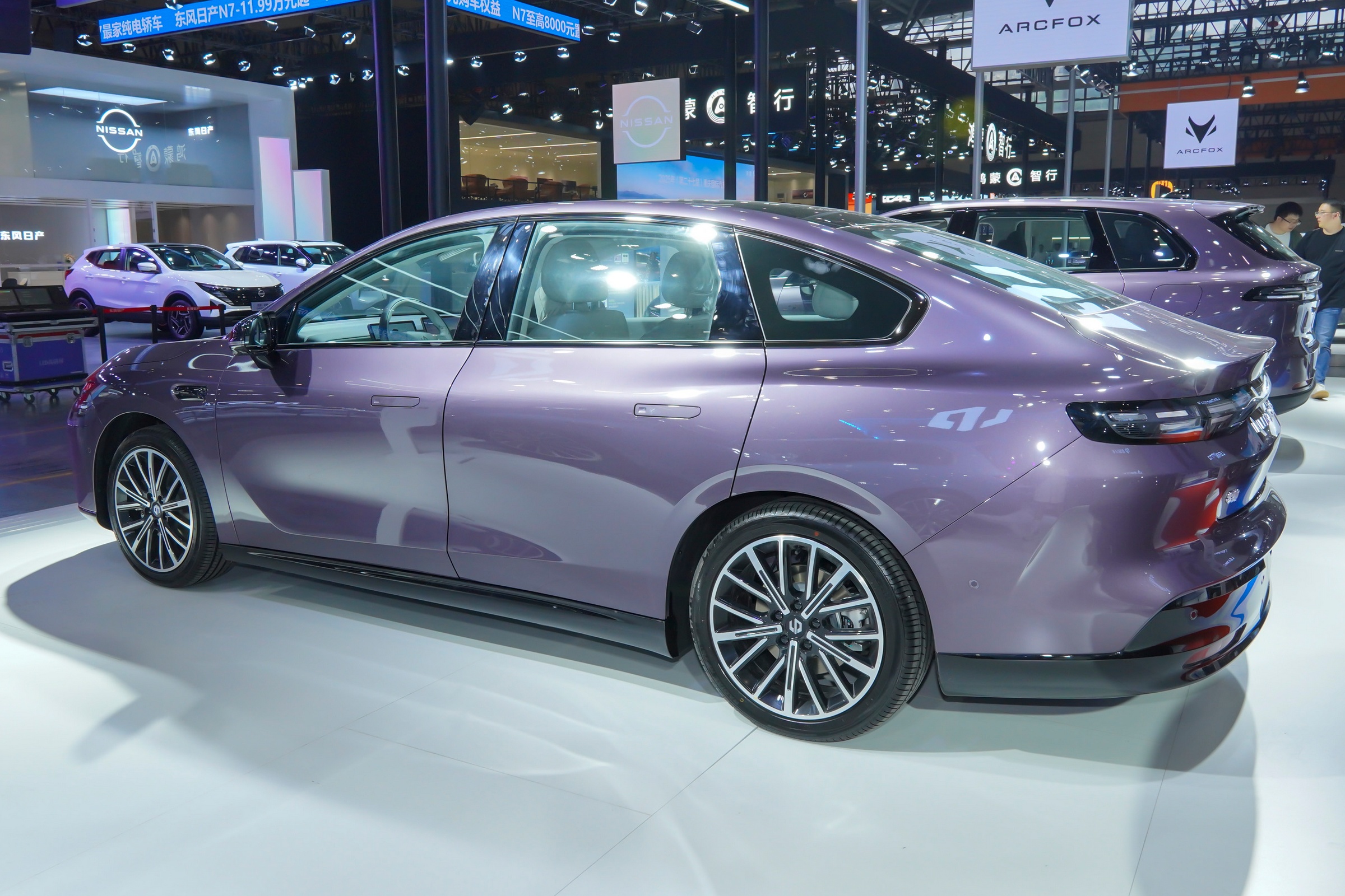 纯电轿车的\六边形战士\！650km续航+激光雷达，还不到12万