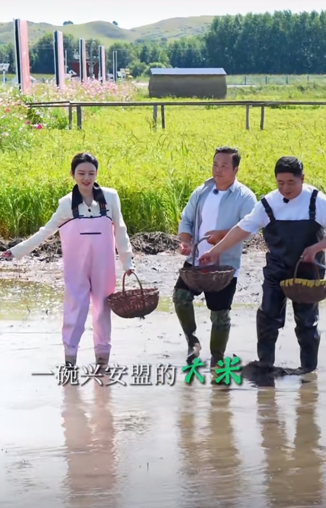 龙洋草原非遗活动造型,黑白穿搭配利落发型,美出新高度