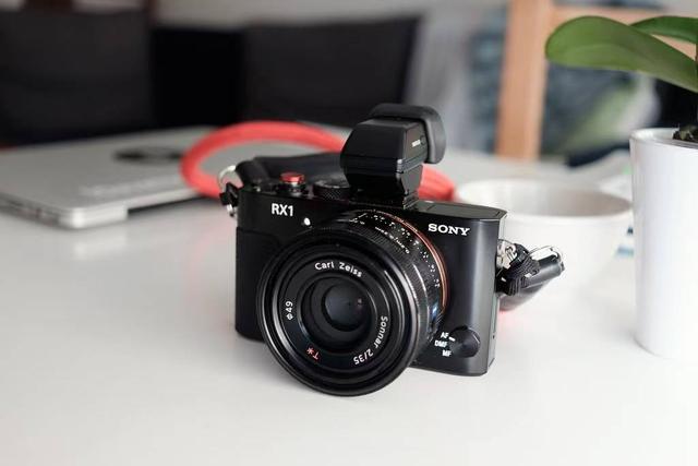 人這一輩子，能用幾臺全畫幅黑卡？