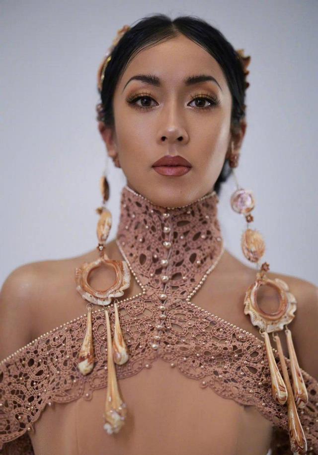 哭穷炫富，“知三当三”，装了10年的吉克隽逸，还是“自食恶果”