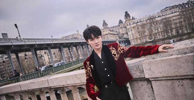 周深突然高调官宣喜讯,网友纷纷表示祝贺,他“活该”成功