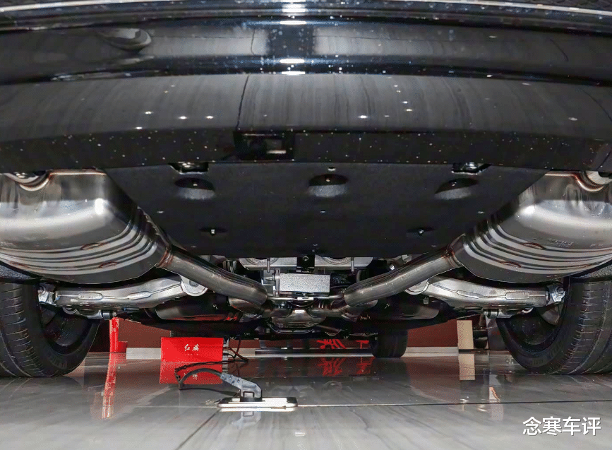 放弃入门版红旗H9!加几万上2.0T中配,后排体验升级,7.8秒加速