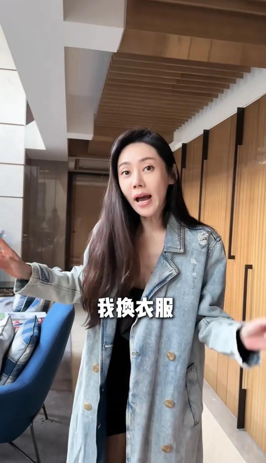 秋瓷炫回北京！豪宅首度曝光大到有回声，婆婆暖心叮嘱儿媳穿衬裤
