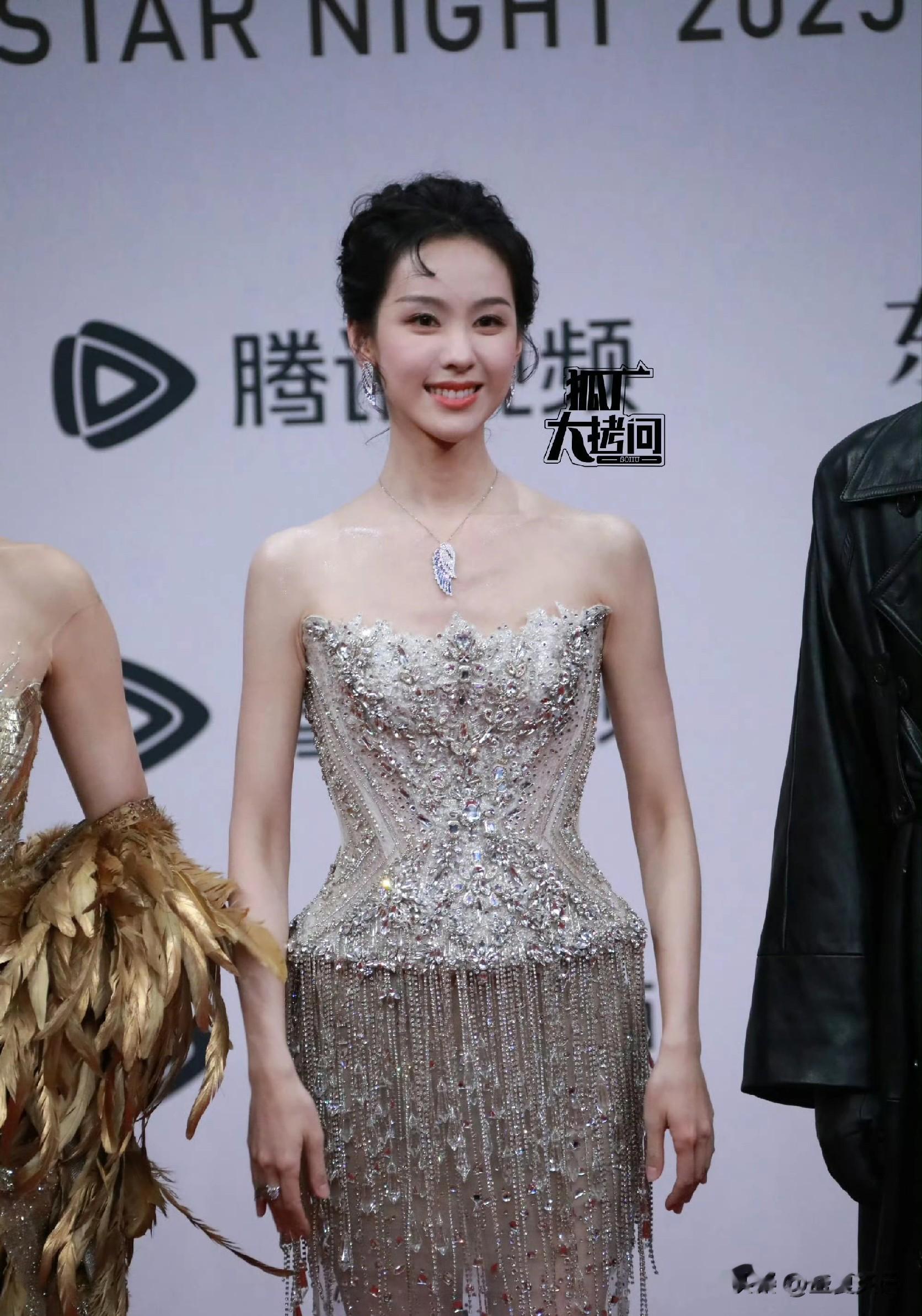 海口尴尬一夜，鞠婧讳张不开嘴，宋茜全程尴尬黑脸，陈都灵变大姨