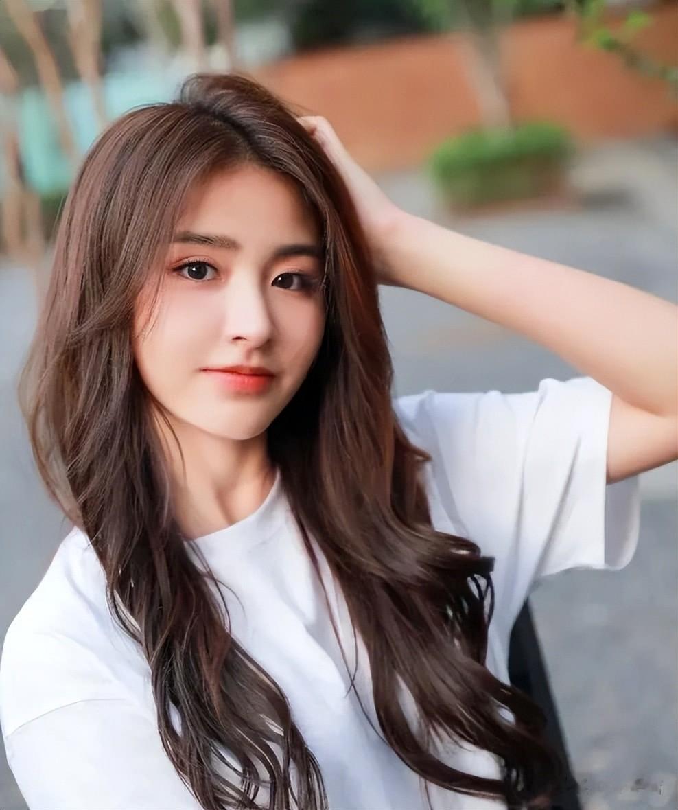 金子涵居然瘦成这样,剃了寸头的她又美又飒,身材管理别再失败了