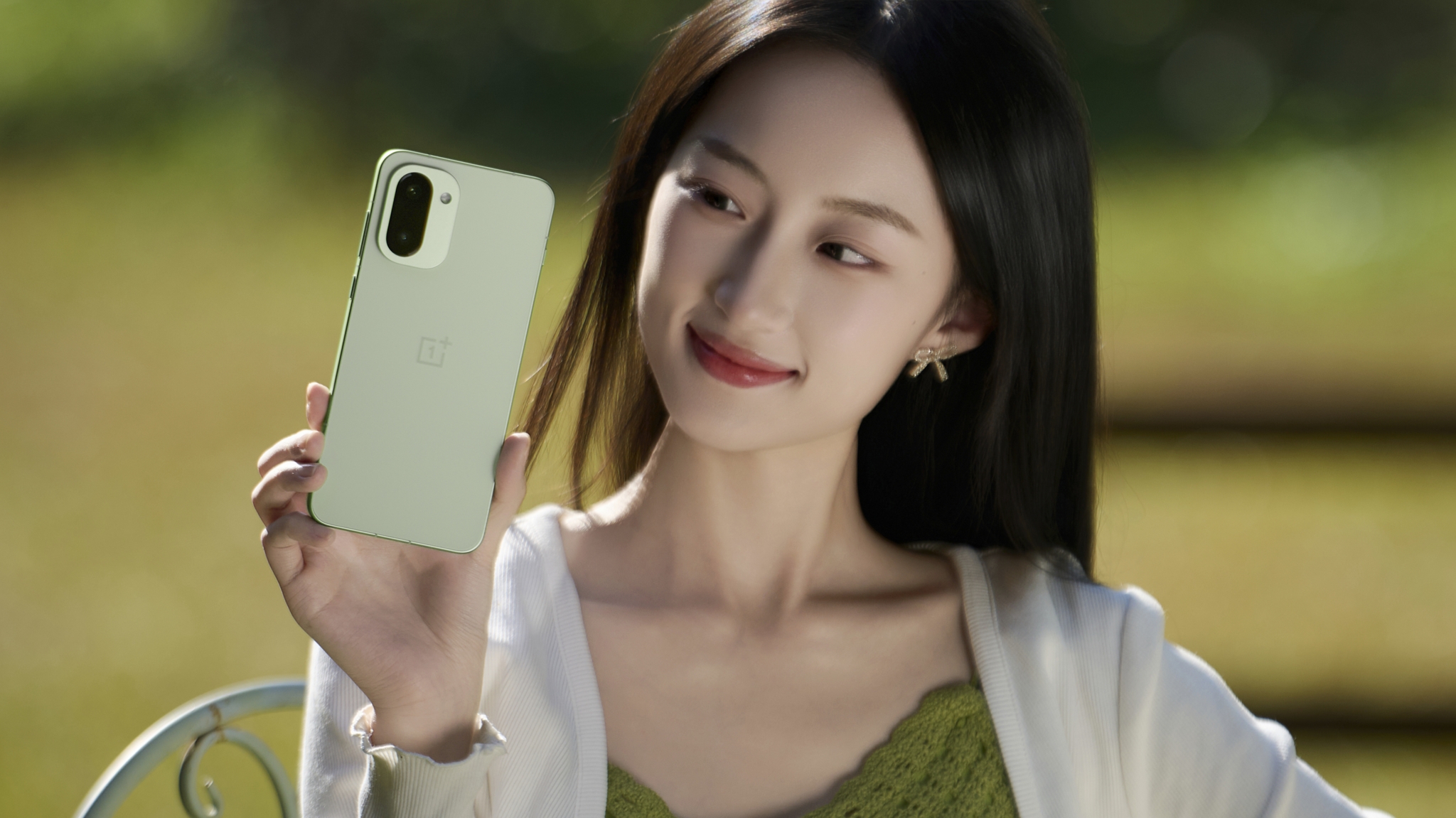 「鮮Phone畫報」一加 Ace 6T掠影綠｜質感拉滿，實用至上