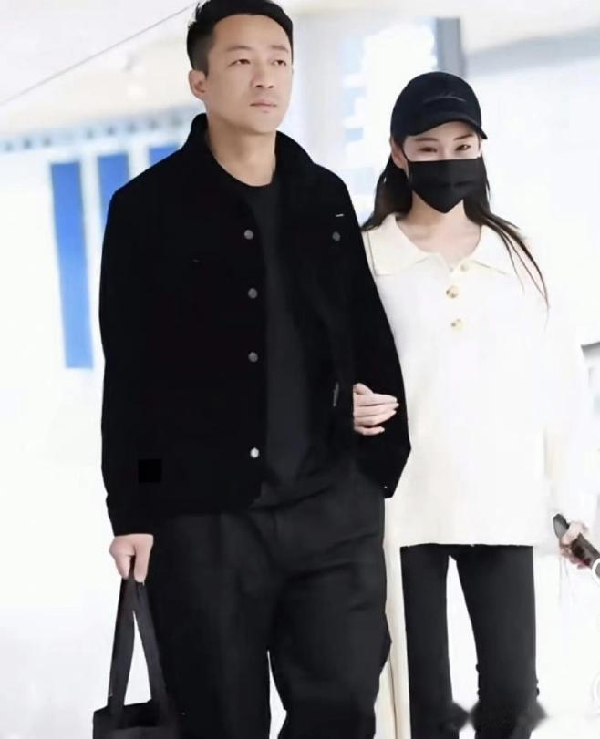 马筱梅挺孕肚露面,与汪小菲视察门店,一个举动暴露婚后真实状态