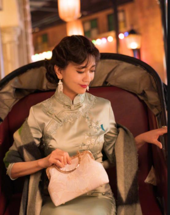 突发！香港著名女星酒店房间，出现变态粉丝，行为举止引发争议