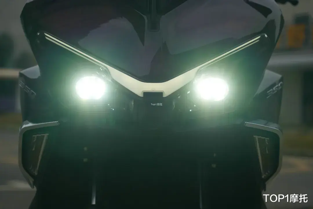 两轮头等舱,QJMOTOR鸿350GS静态全解析,不只是价格低还有硬实力