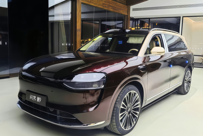 双零重力座椅加持 问界M9 2025款Ultra大五座版化身“移动智能豪宅”