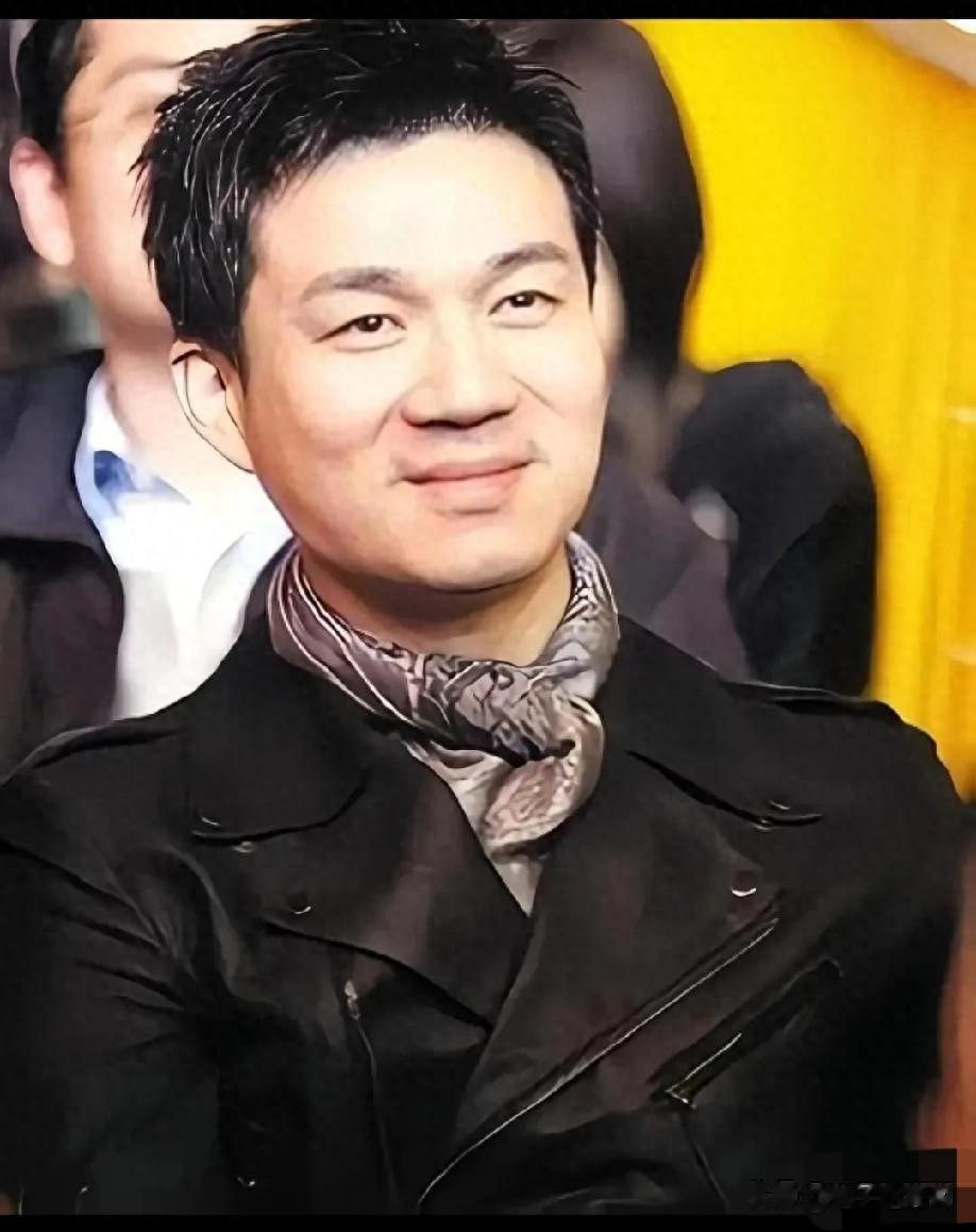 送钱送珠宝汪小菲被骂,抱一抱的具俊晔被夸,送酒的许雅钧不敢怨