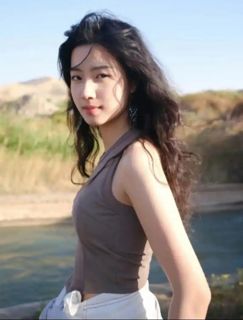 光影间拾级:卢昱晓的清醒前行