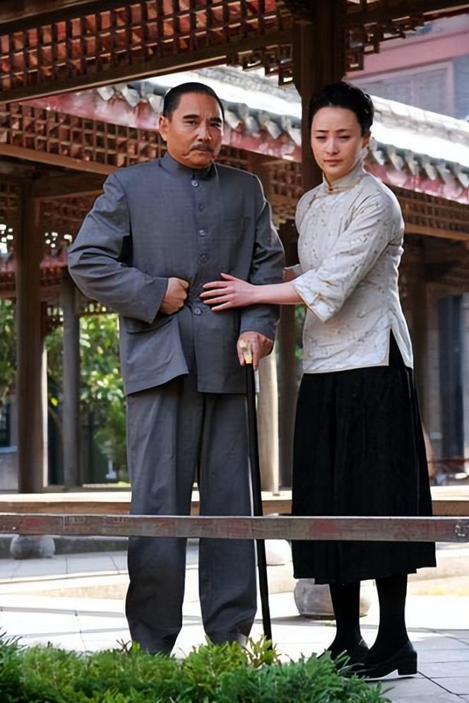 卢奇：演邓小平最像的演员，妻子车祸后不离不弃，女婿也是演员