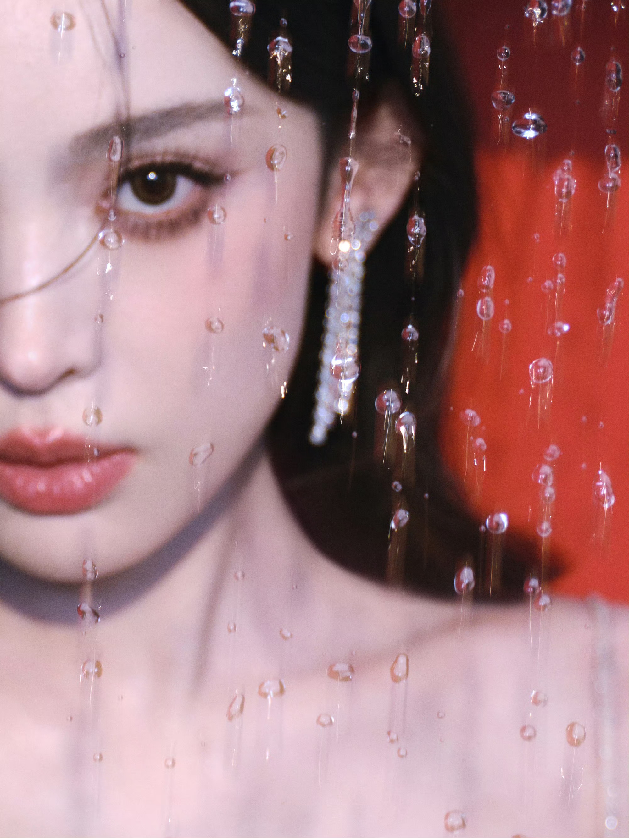 娜扎简直是美力全开！ 蕴藏山海的静谧，连风都嫉妒她的温柔