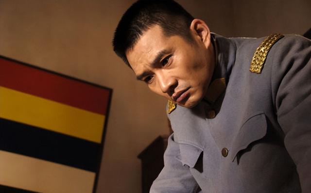 55岁任帅现状:娶平凡妻子恩爱24年,曾是土匪专业户,中年魅力足