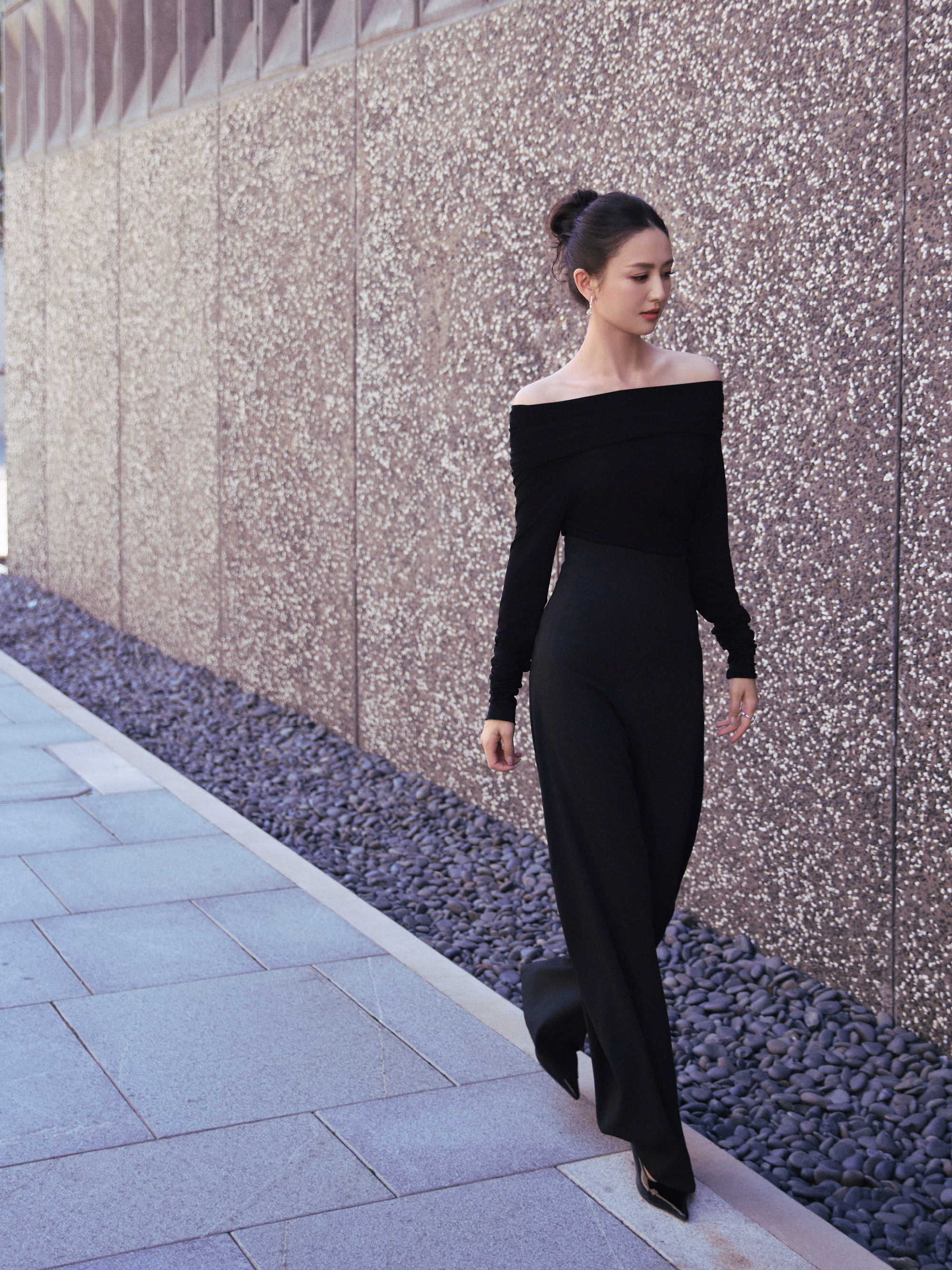 佟丽娅的细腰和美脚，腰身比完美女神