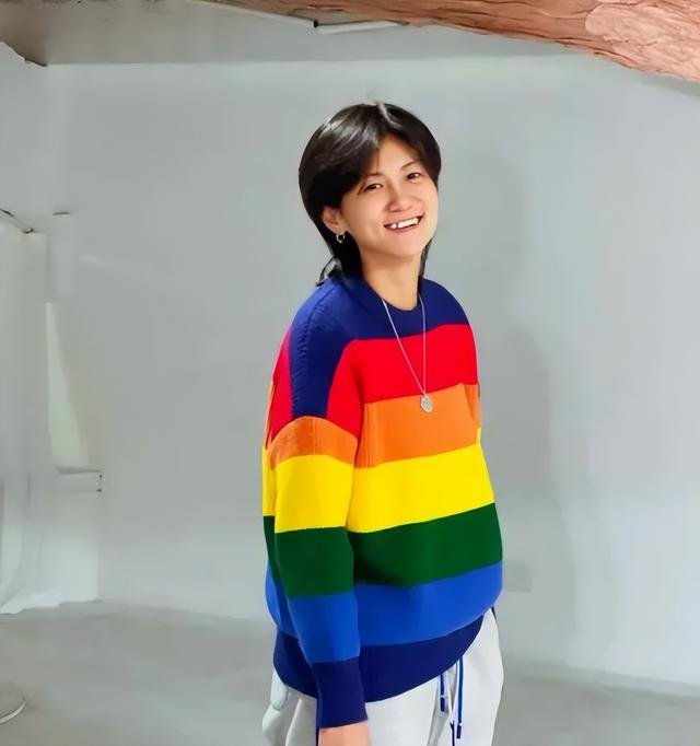 “超女”冠军现状曝光,曾一年挥霍200万,今月薪8000无人识:实惨