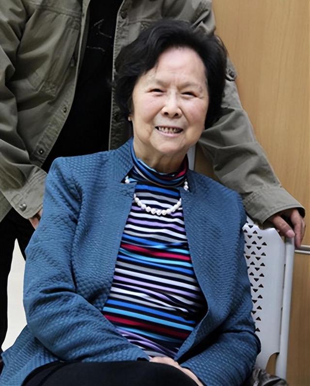 带三个娃嫁小14岁丈夫，病逝7年后，丈夫王崇秋因为思念做出大事