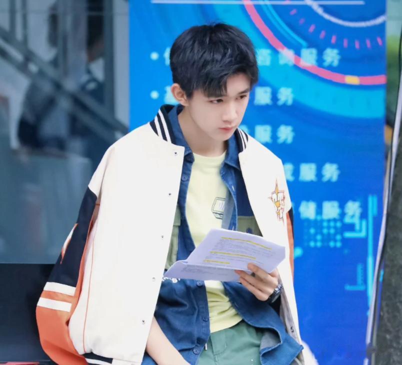 大瓜！19岁荣梓杉被女友控诉出轨打人，报警后反咬女方是私生粉