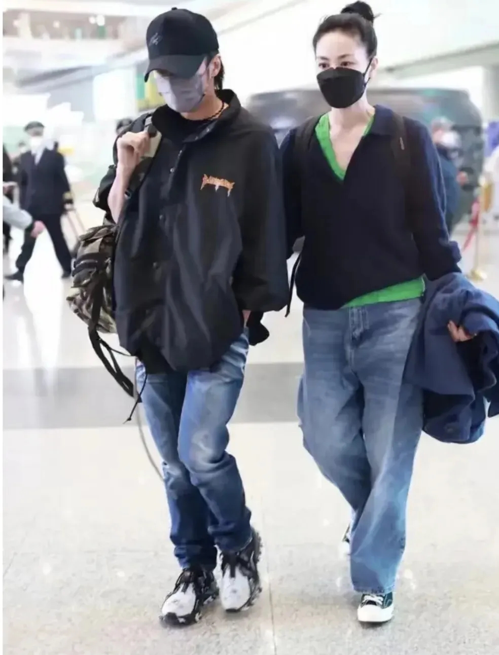 李亚鹏捏着嫣然这手“烂牌”坚持了20年，现在轮到王菲后悔了